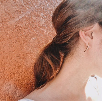 Thin Curve Pierce Crystal Gold