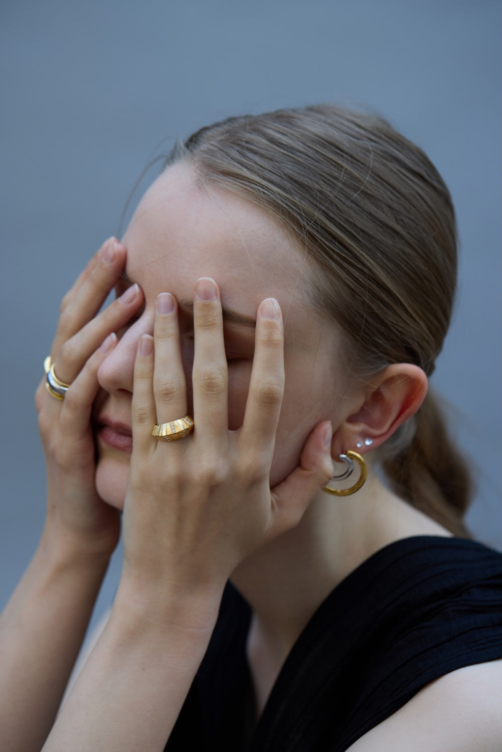 Vertical Crystal Ring Gold